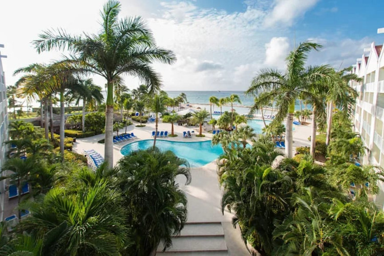 Image du renaissance ocean suites balcony offert par VosVacances.ca