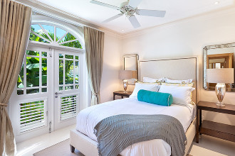 Image du port ferdinand luxury resort and residences beach offert par VosVacances.ca