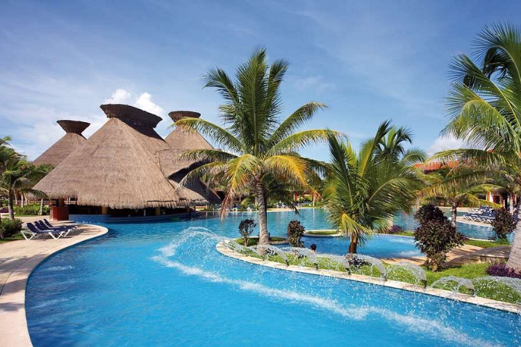 Image du barcelo maya colonial beach offert par VosVacances.ca