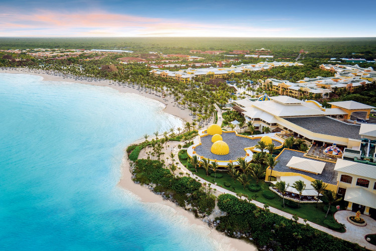 Main image of the Barcelo Maya Palace offered by YourVacations.ca