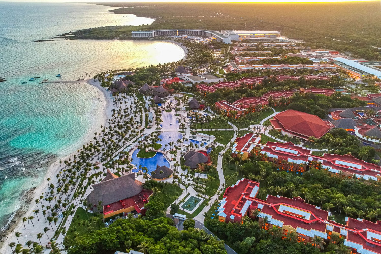 Image principale de l'hôtel Barcelo Maya Tropical offert par VosVacances.ca