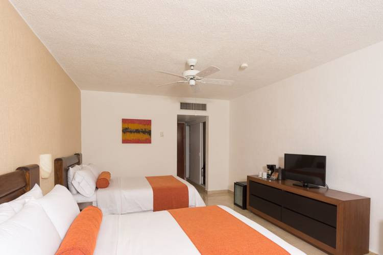 Image du flamingo cancun beach offert par VosVacances.ca