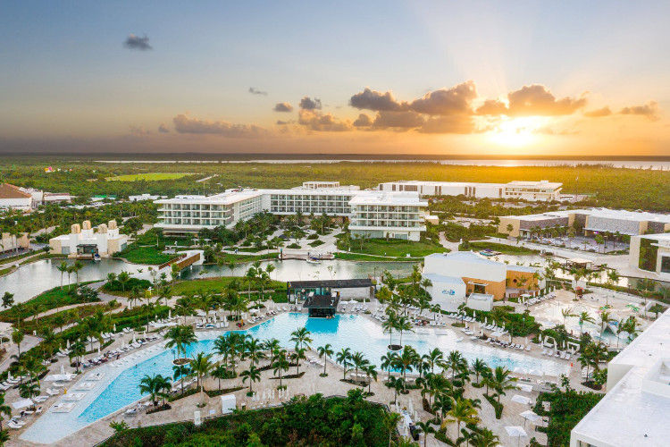 Image du grand palladium costa mujeres allaround offert par VosVacances.ca