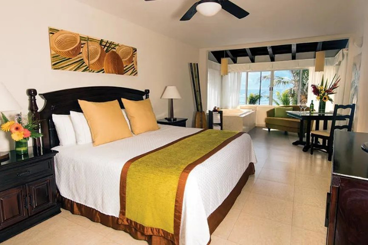 Image du hidden beach au naturel resort by karisma balcony offert par VosVacances.ca