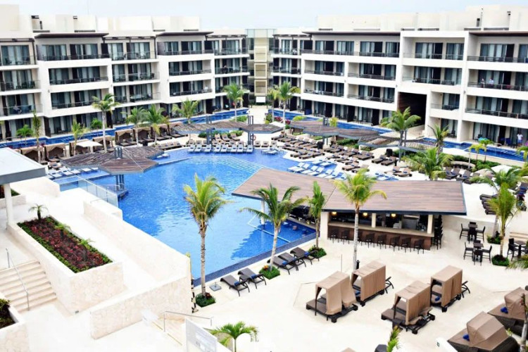 Image principale de l'hôtel Hideaway At Royalton Riviera Cancun offert par VosVacances.ca