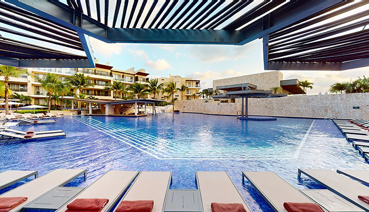 Image du hideaway at royalton riviera cancun balcony offert par VosVacances.ca