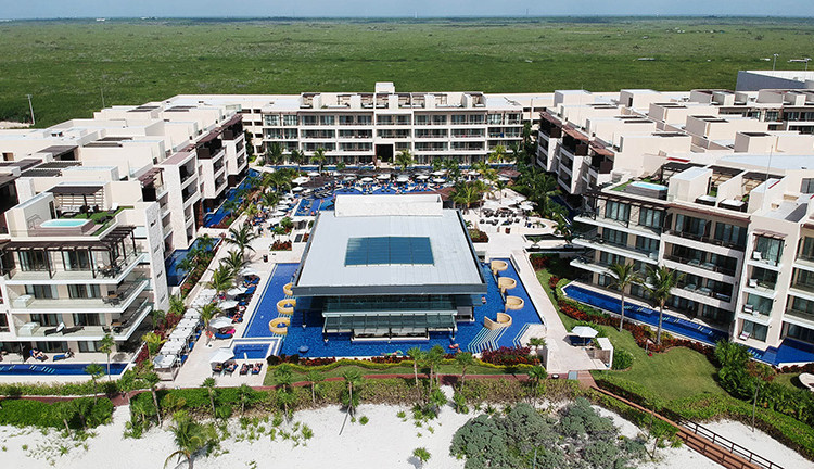 Image du hideaway at royalton riviera cancun beach offert par VosVacances.ca