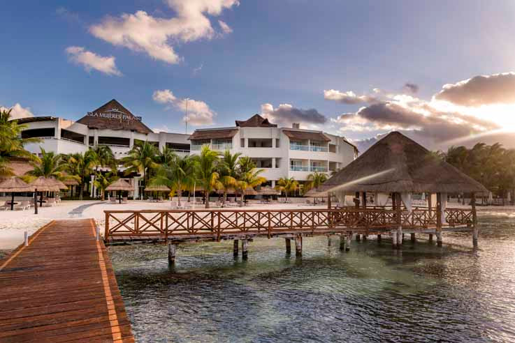 Main image of the Isla Mujeres Palace offered by YourVacations.ca