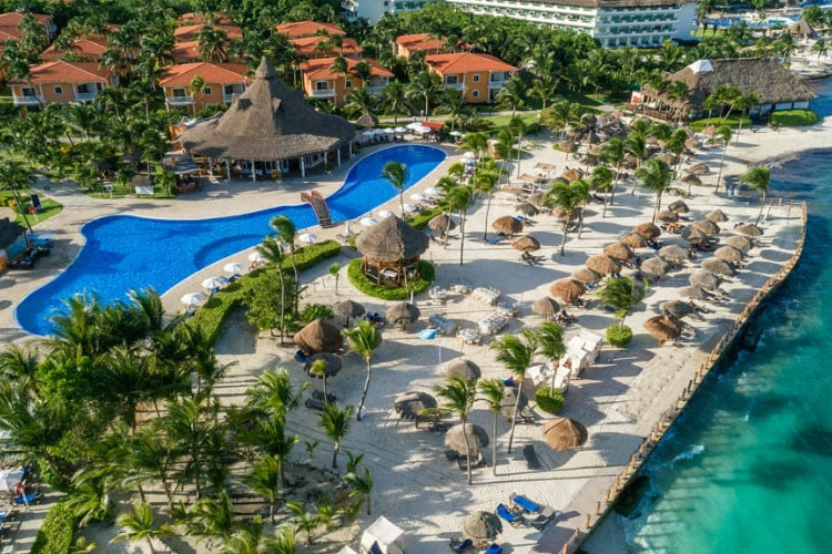 Image principale de l'hôtel Ocean Maya Royale offert par VosVacances.ca