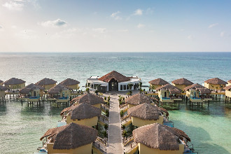 Image principale de l'hôtel Palafitos Overwater Bungalows offert par VosVacances.ca