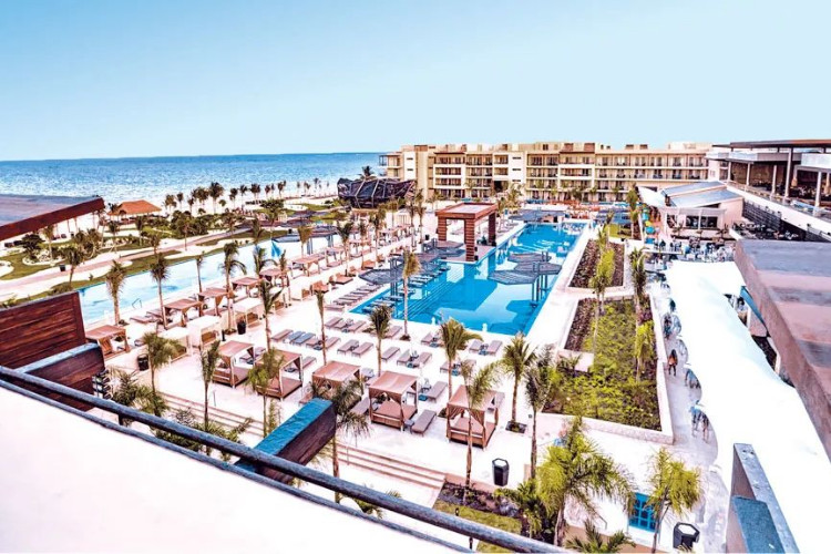 Main image of the Royalton Riviera Cancun (pas Splash) offered by YourVacations.ca