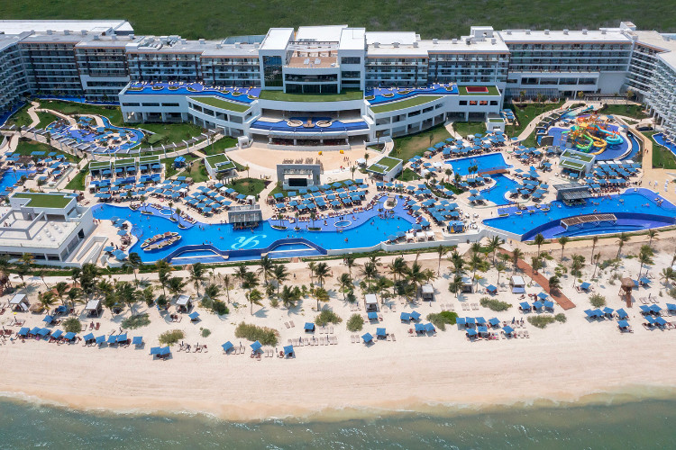 Image principale de l'hôtel Royalton Splash Riviera Cancun offert par VosVacances.ca