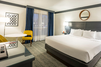 Image du oyo hotel and casino balcony offert par VosVacances.ca