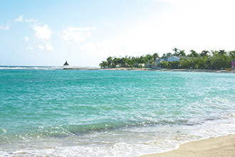 Image du half moon beach offert par VosVacances.ca