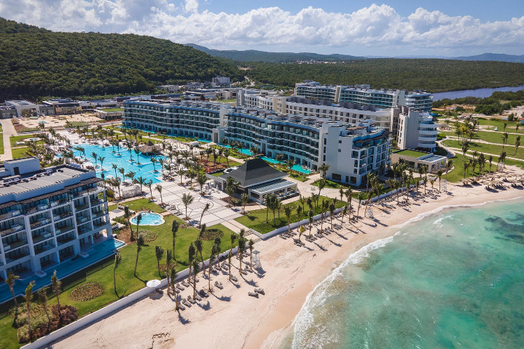 Image principale de l'hôtel Ocean Eden Bay offert par VosVacances.ca