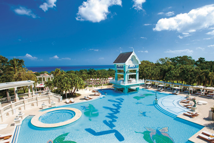 Image du sandals ochi beach balcony offert par VosVacances.ca