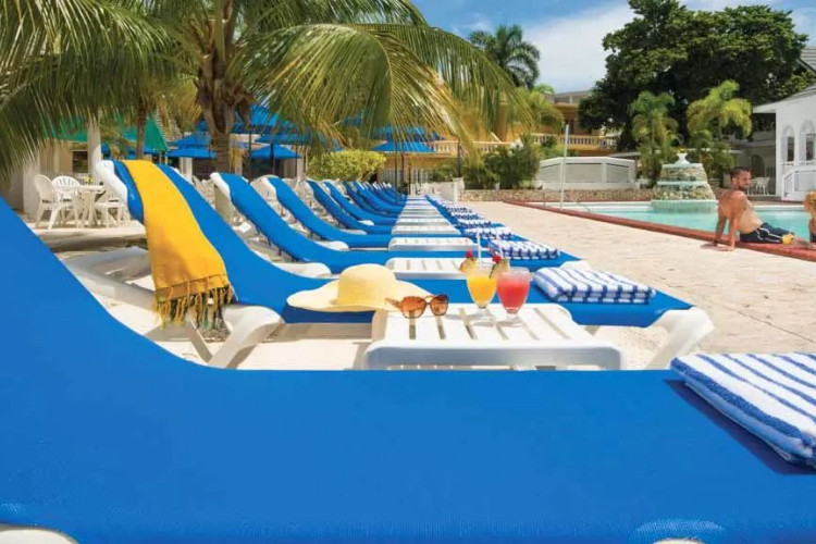 Image du seagarden beach resort beach offert par VosVacances.ca