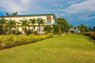 Image principale de l'hôtel Travellers Beach Resort offert par VosVacances.ca