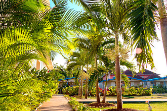 Image du travellers beach resort garden offert par VosVacances.ca