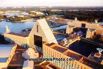 Image du walt disney world swan and dolphin beach offert par VosVacances.ca