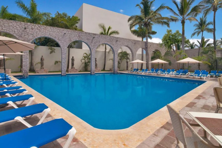 Main image of the El Cid Granada offered by YourVacations.ca