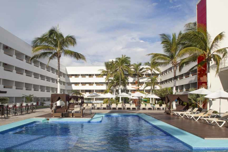Image du emporio mazatlan balcony offert par VosVacances.ca
