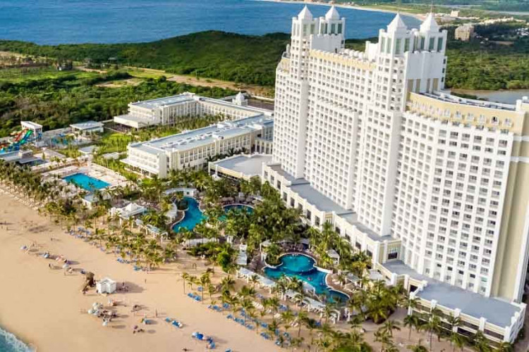 Image principale de l'hôtel Riu Emerald Bay offert par VosVacances.ca