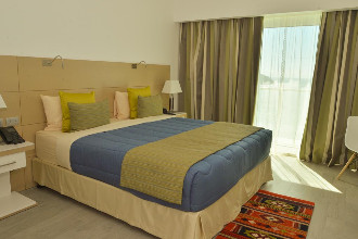 Image du the local hotels balcony offert par VosVacances.ca