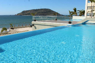 Image du the local hotels beach offert par VosVacances.ca