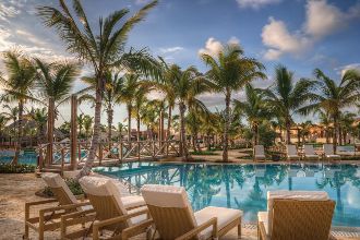 Image du alsol luxury village balcony offert par VosVacances.ca