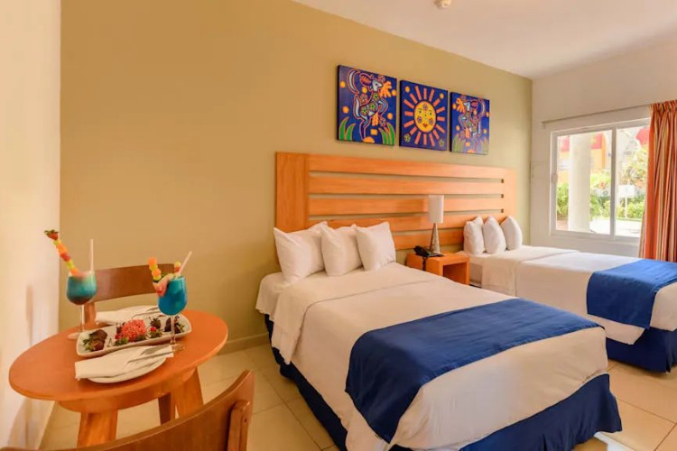 Image du decameron los cocos beach offert par VosVacances.ca