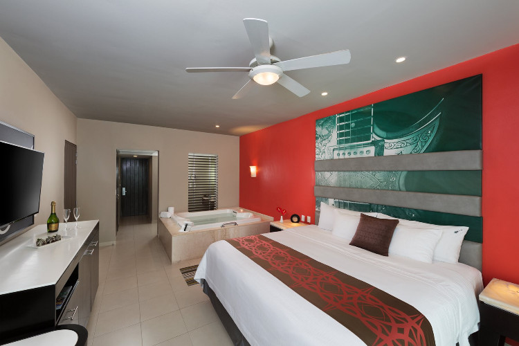 Image du hard rock hotel beach offert par VosVacances.ca