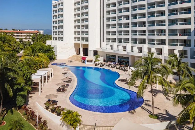 Main image of the Wyndham Alltra Riviera Nayarit offered by YourVacations.ca