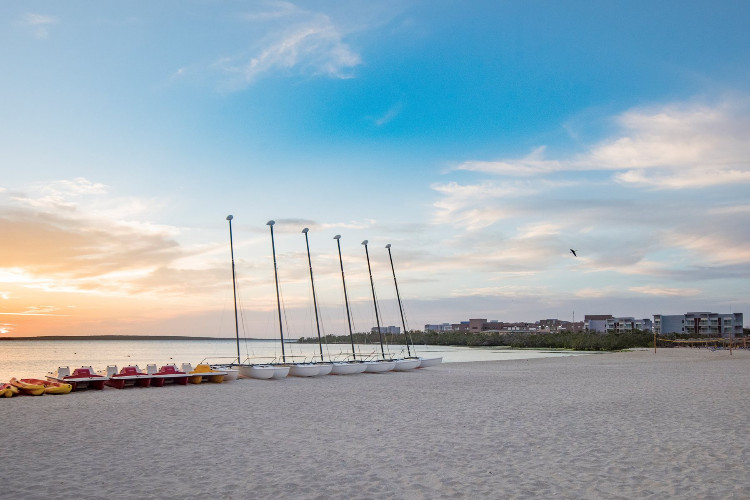 Image du grand aston cayo las brujas  balcony offert par VosVacances.ca