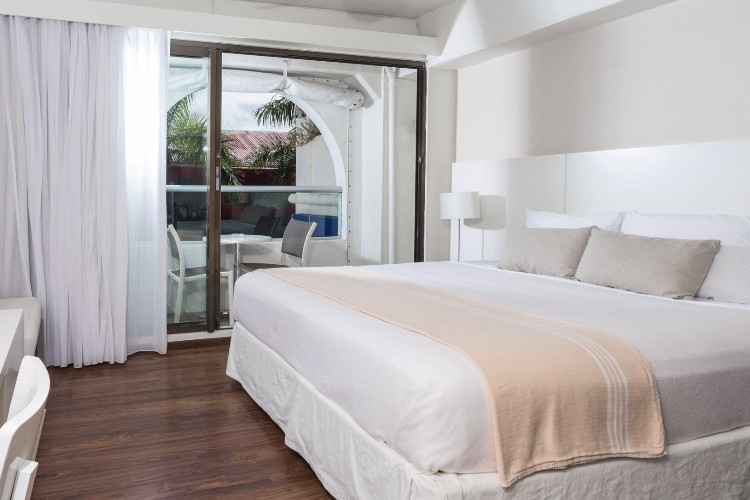 Image du holland house beach hotel beach offert par VosVacances.ca